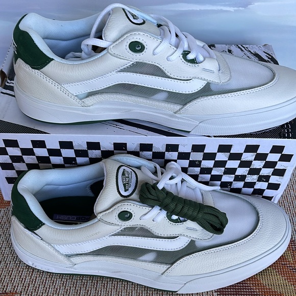 Vans WMNS Wayvee
White/Green
VN0A5JIAWGR
Sneakers - Picture 3 of 16